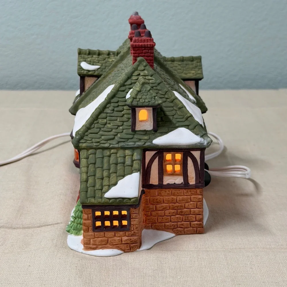 Vintage Lighted Christmas Village Cottage Nicholas Nickleby House w Box & Cord